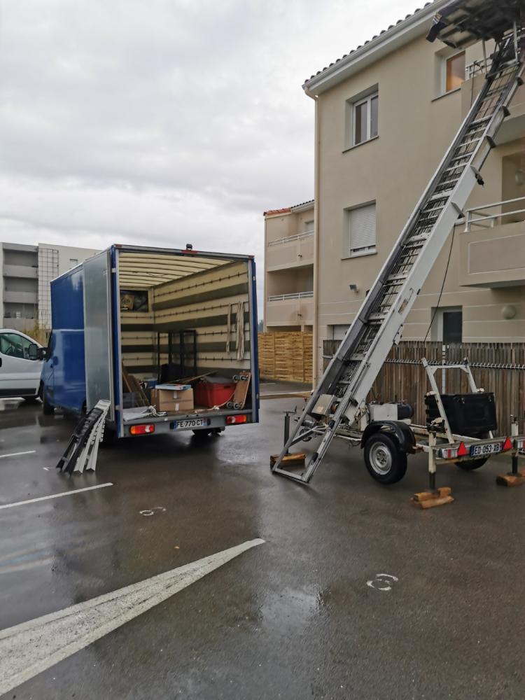 camion-monte-meubles-pluie
